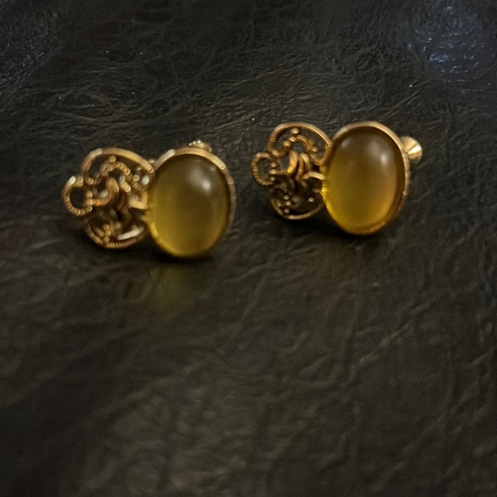 Vintage clip earrings